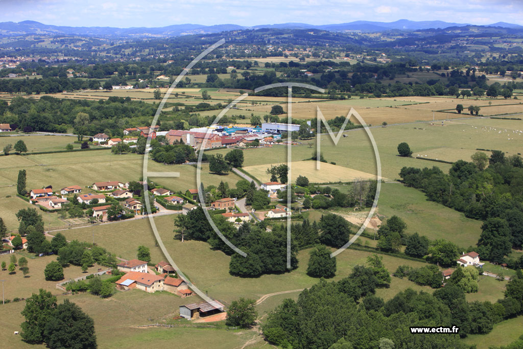 Photo arienne de Pouilly-sous-Charlieu (Haut de Rajasse)