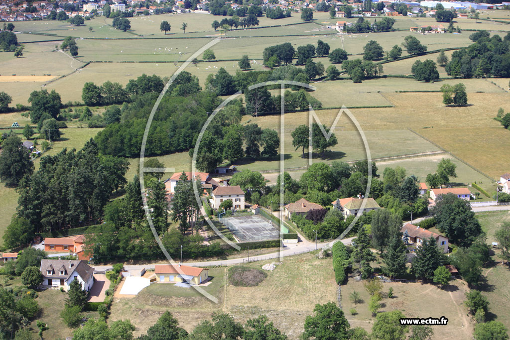 Photo arienne de Pouilly-sous-Charlieu (Haut de Rajasse)