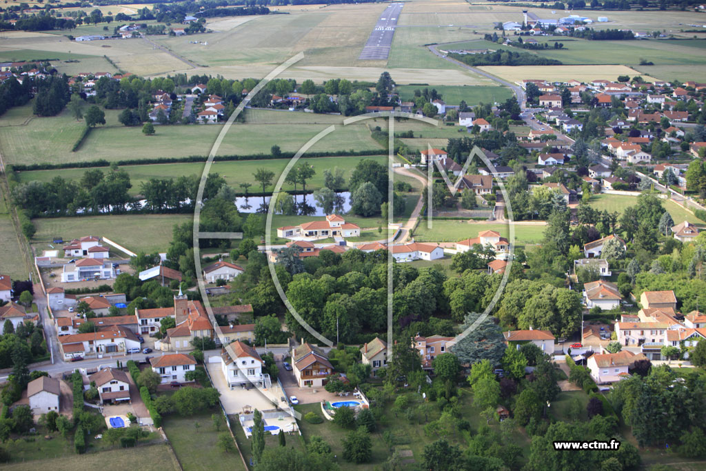Photo arienne de Saint-Lger-sur-Roanne