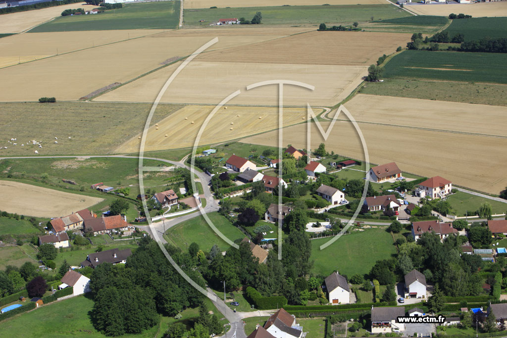 Photo arienne de Saint-Loup-de-Varennes (Vincelles)