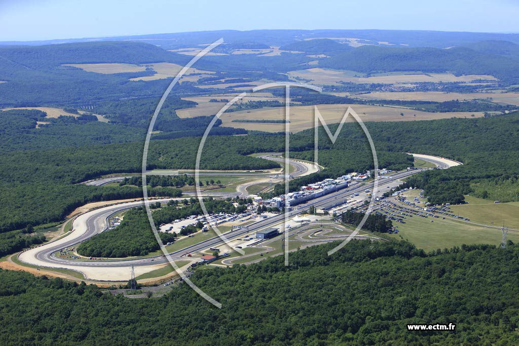 Photo arienne de Circuit Automobile de Dijon-Prenois