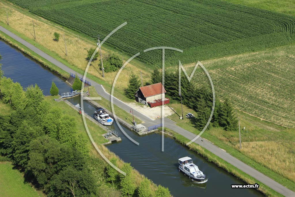 Photo arienne de Dannemarie (Canal du Rhne Ecluse)