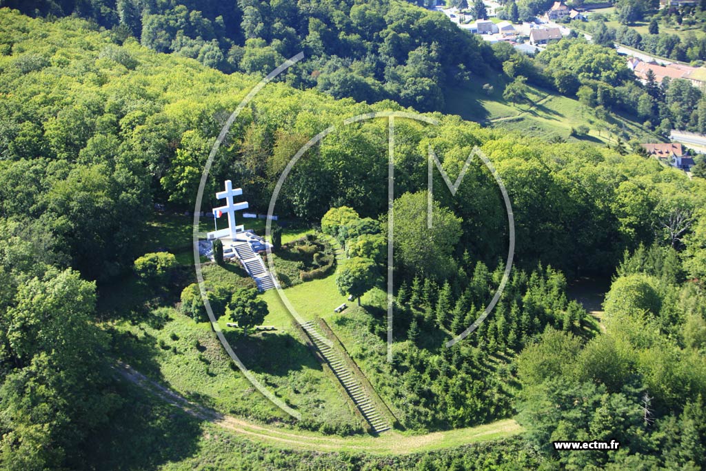 Photo arienne de Thann (Monument de la Rsistance Alsacienne Croix du Staufen)