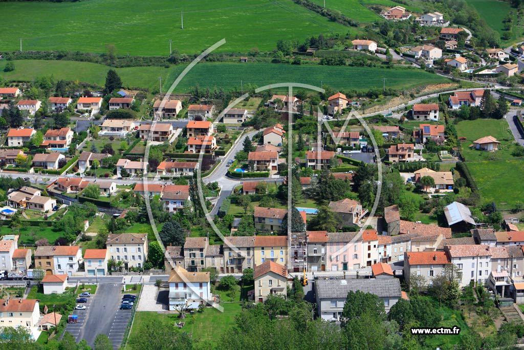 Photo arienne de Saint-Georges-de-Luzenon