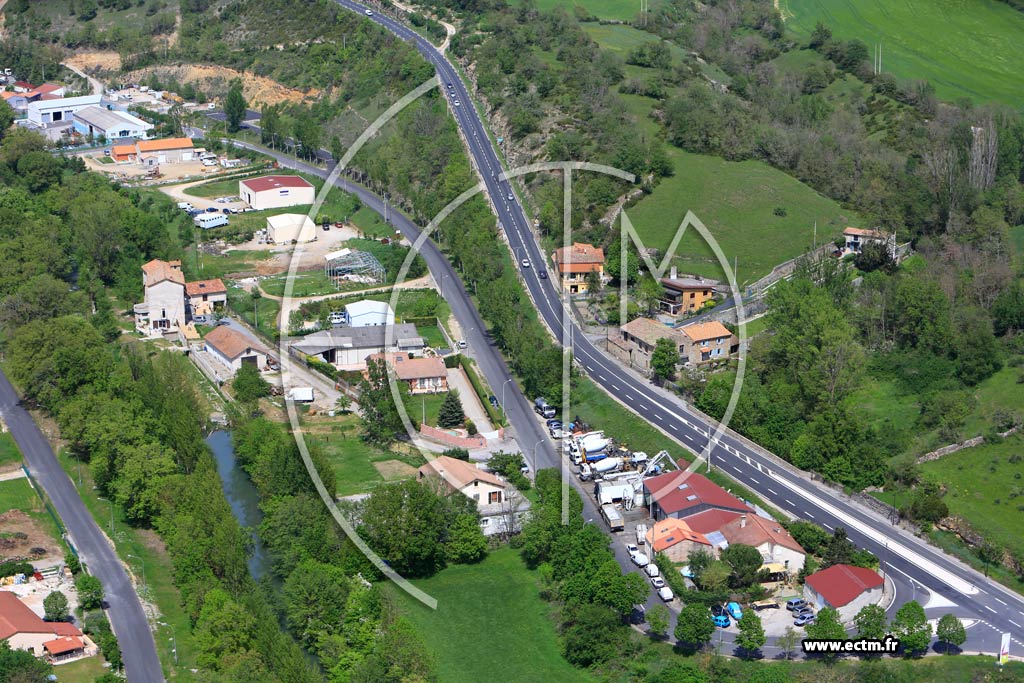 Photo arienne de Saint-Georges-de-Luzenon