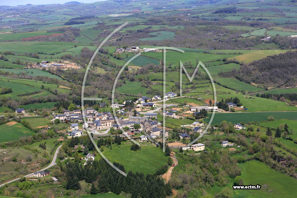 Photo arienne de Saint-Laurent-de-Lvzou