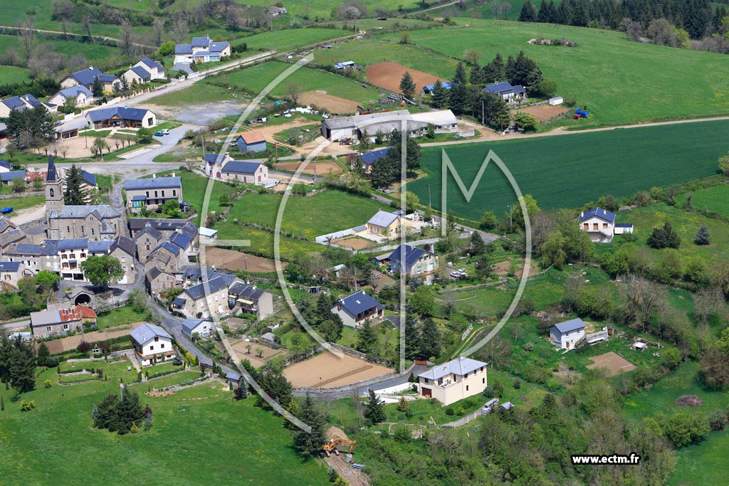 Photo arienne de Saint-Laurent-de-Lvzou