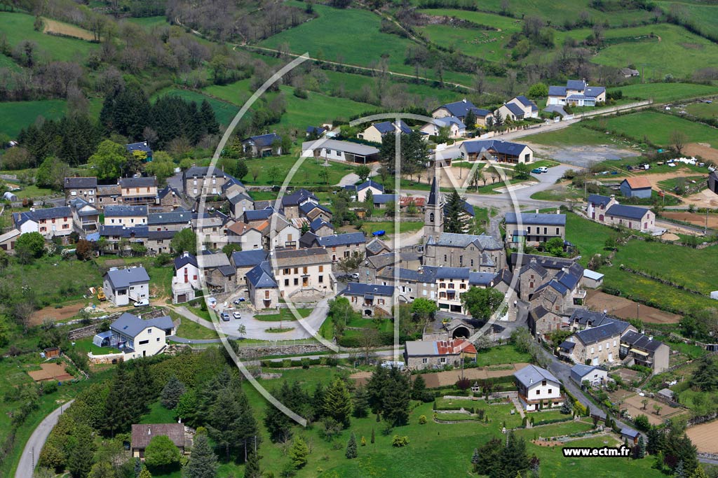 Photo arienne de Saint-Laurent-de-Lvzou