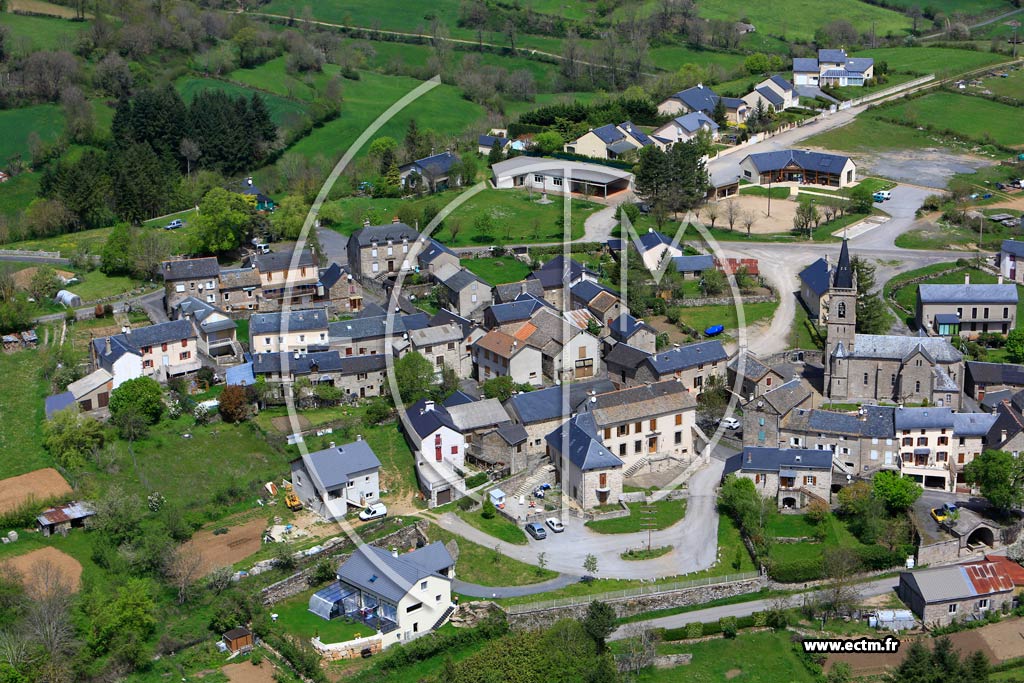 Photo arienne de Saint-Laurent-de-Lvzou