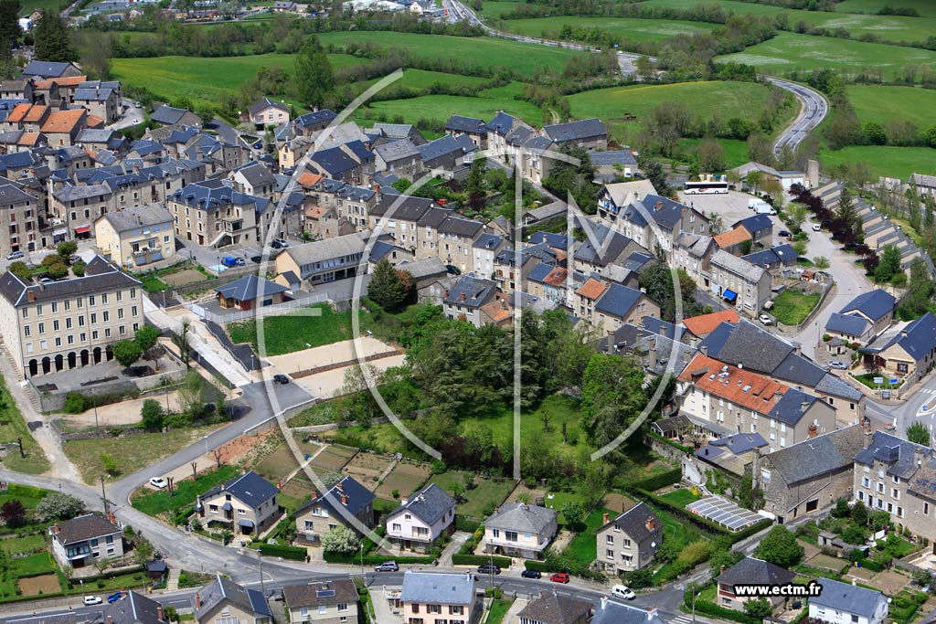 Photo arienne de Svrac-le-Chteau