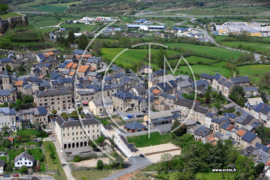 Photo arienne de Svrac-le-Chteau