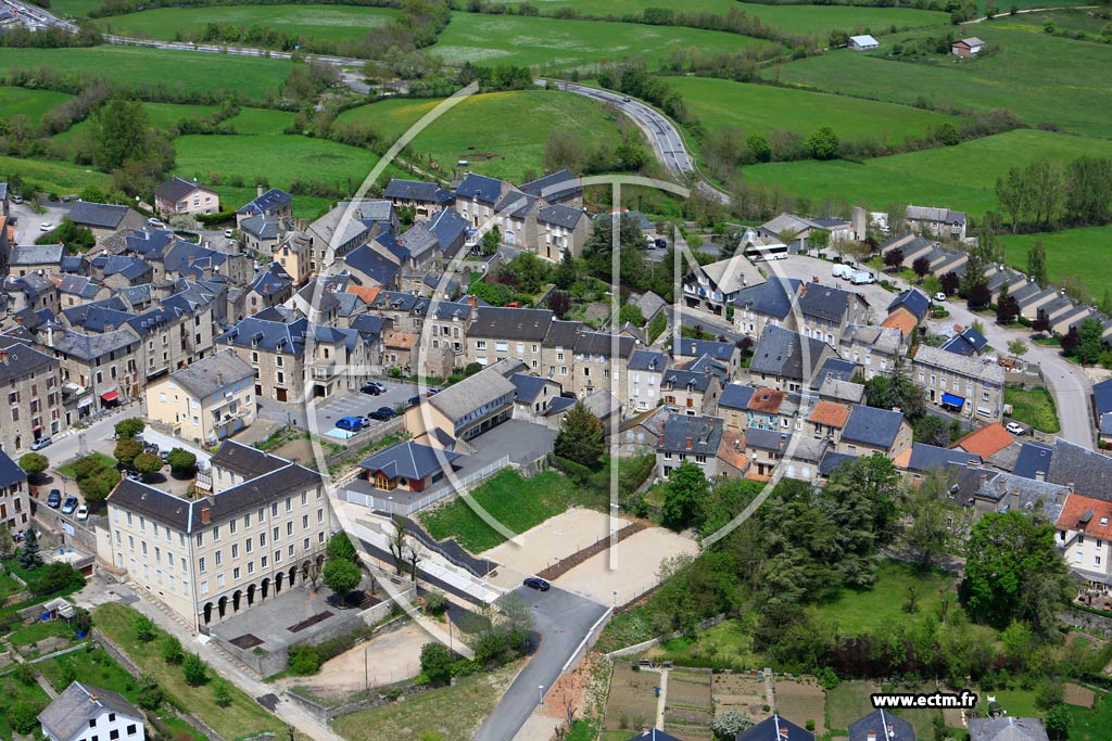 Photo arienne de Svrac-le-Chteau