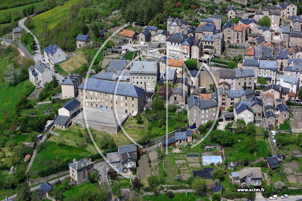 Photo arienne de Svrac-le-Chteau