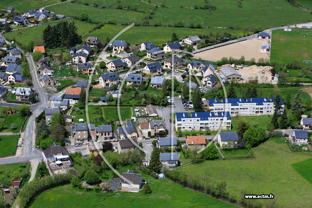 Photo arienne de Svrac-le-Chteau