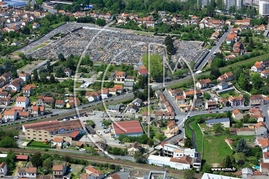 Photo arienne de Montluon (Montcourtais)