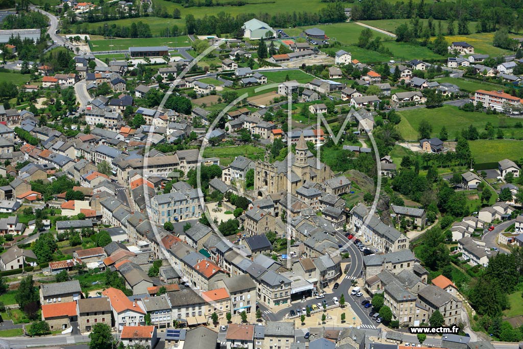 Photo arienne de Saint-Julien-Chapteuil