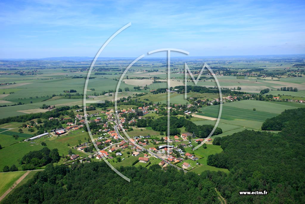 Photo arienne de Serbannes (Village de Vacheron)