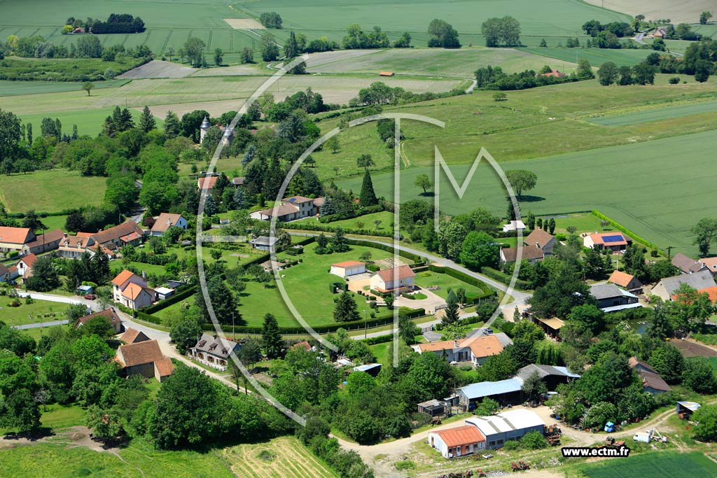 Photo arienne de Serbannes (Village de Vacheron)