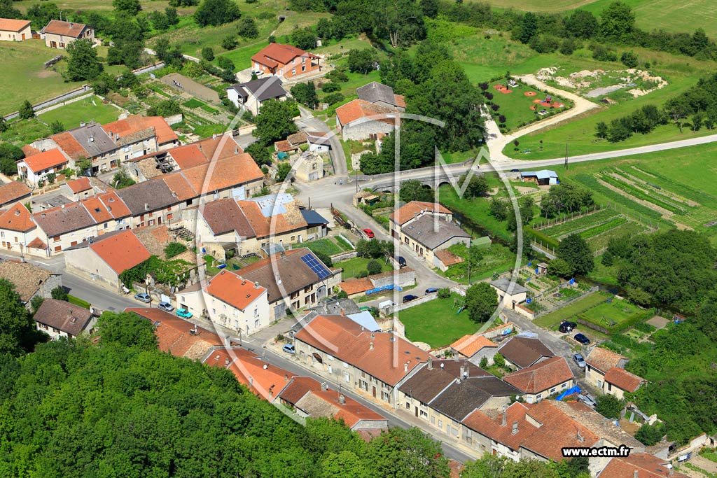 Photo arienne de Neuville-ls-Vaucouleurs