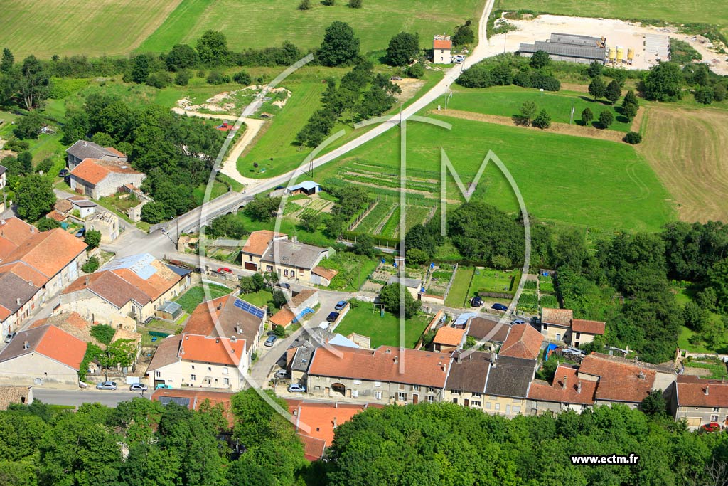 Photo arienne de Neuville-ls-Vaucouleurs