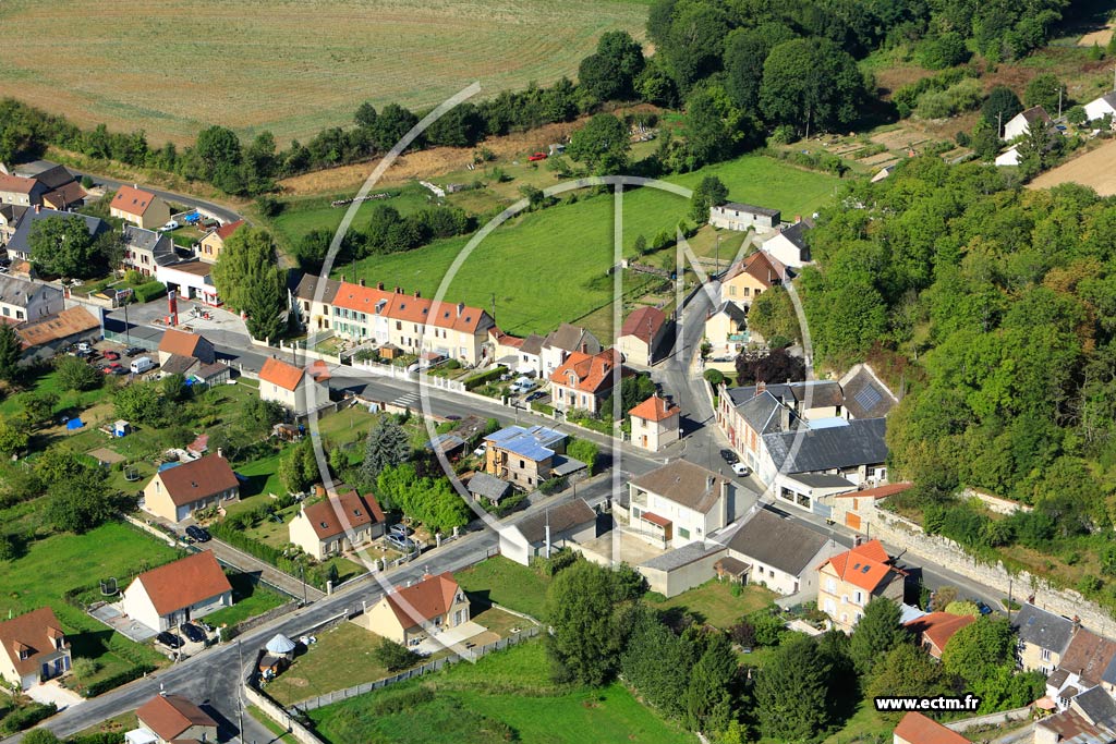 Photo arienne de Oulchy-le-Chteau