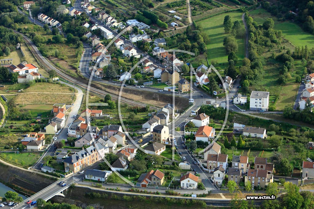 Photo arienne de Charleville-Mzires (Route de Saint-Laurent)
