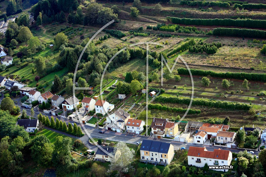 Photo arienne de Charleville-Mzires (Route de Saint-Laurent)