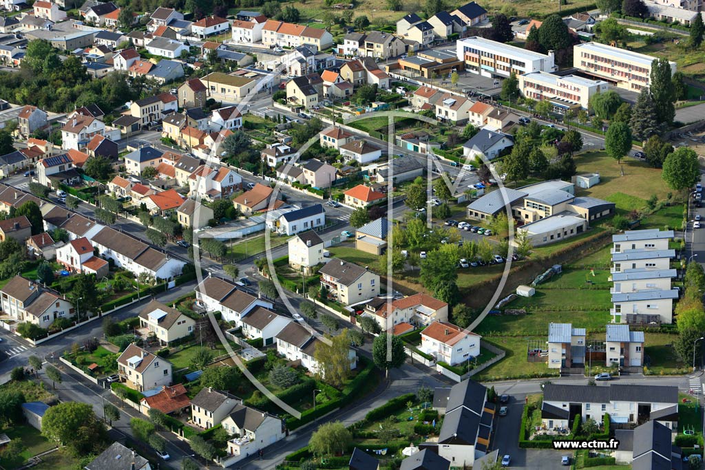 Photo arienne de Charleville-Mzires (Saint-Mont)