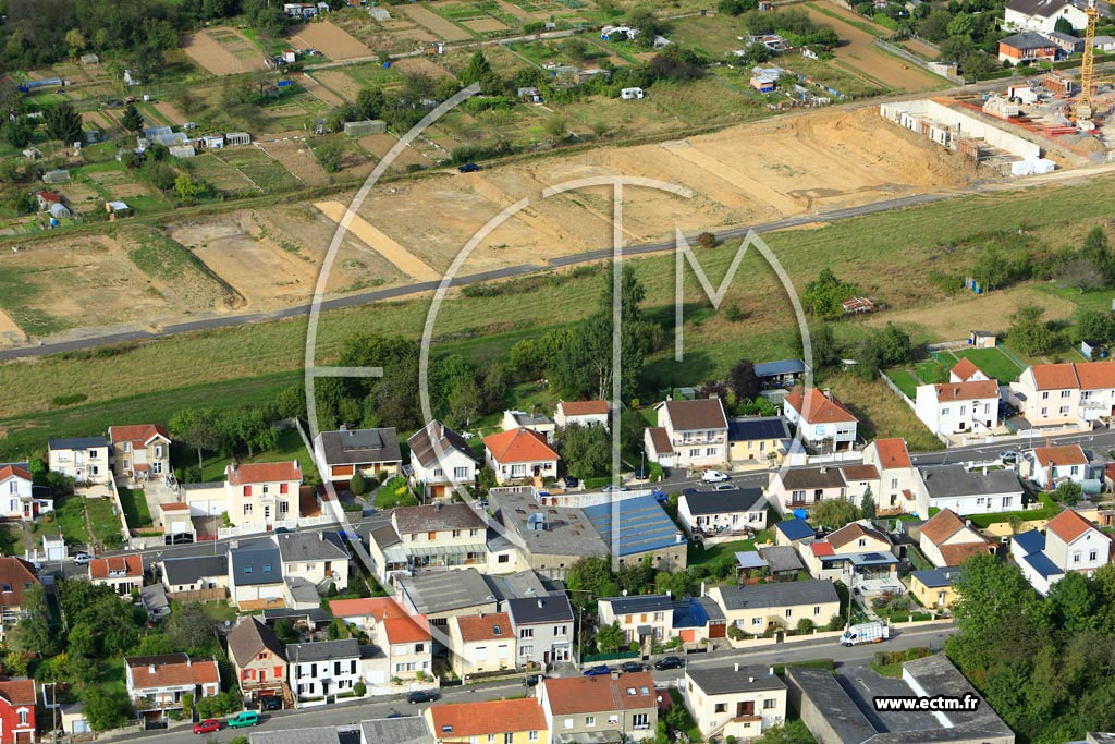 Photo arienne de Charleville-Mzires (Saint-Mont)