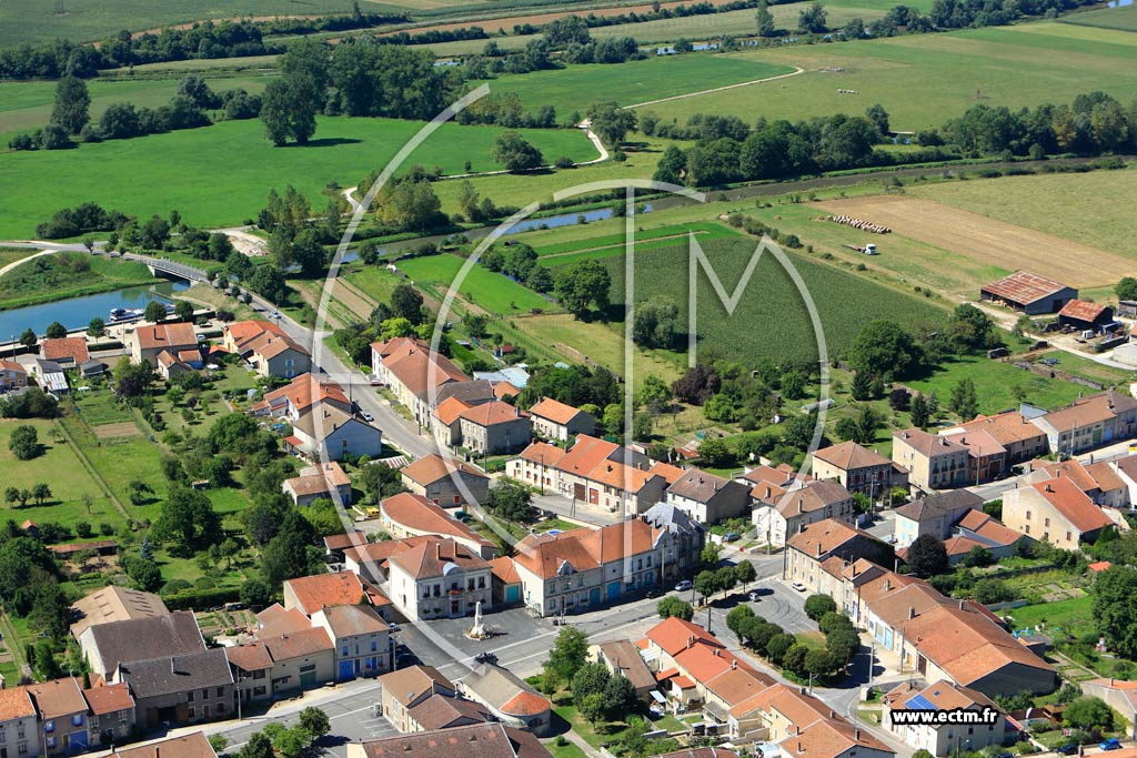 Photo arienne de Lacroix-sur-Meuse