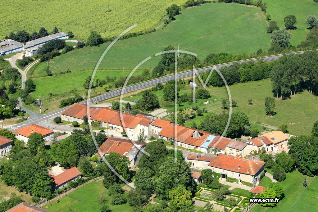 Photo arienne de Les Trois-Domaines (Issoncourt)