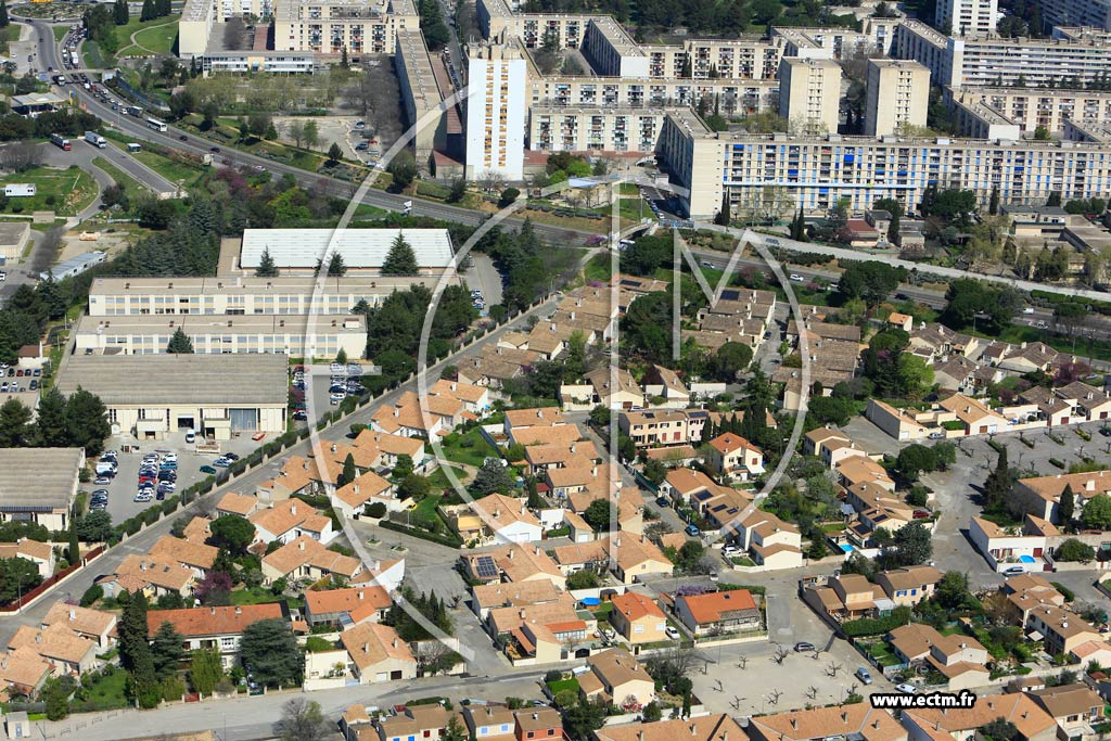 Photo arienne de Nmes (Saint-Csaire)