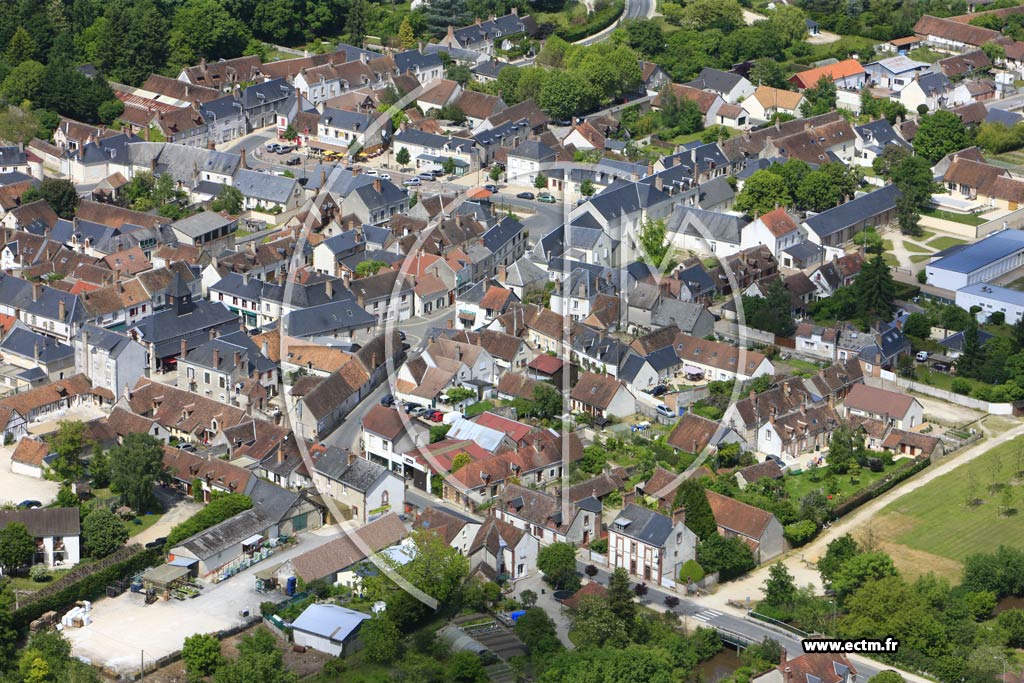 Photo arienne de Bracieux (Mairie)