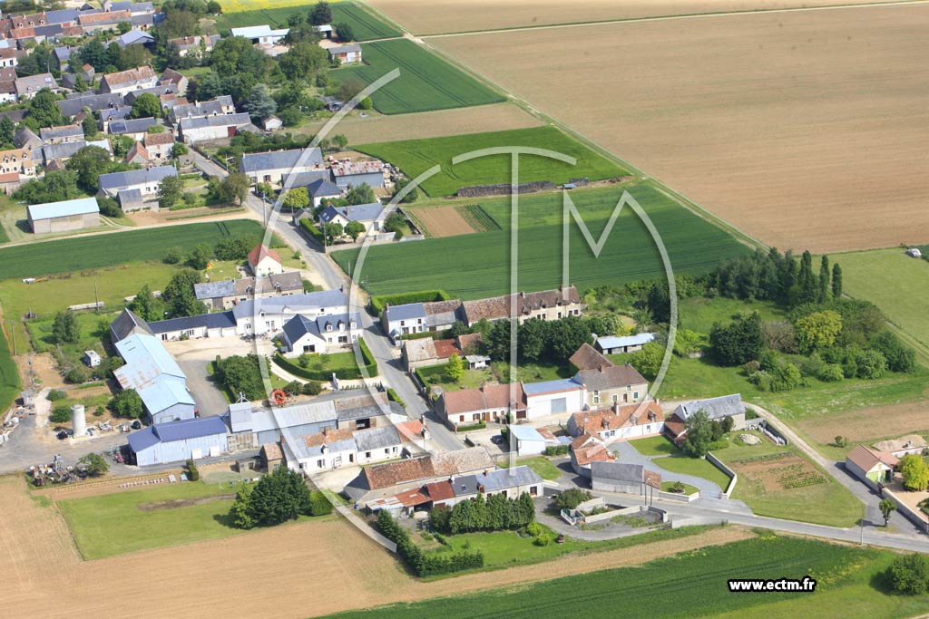 Photo arienne de La Chapelle-Saint-Martin-en-Plaine (Le Villiers)