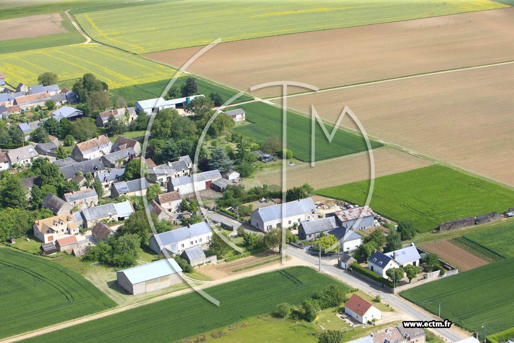 Photo arienne de La Chapelle-Saint-Martin-en-Plaine (Le Villiers)