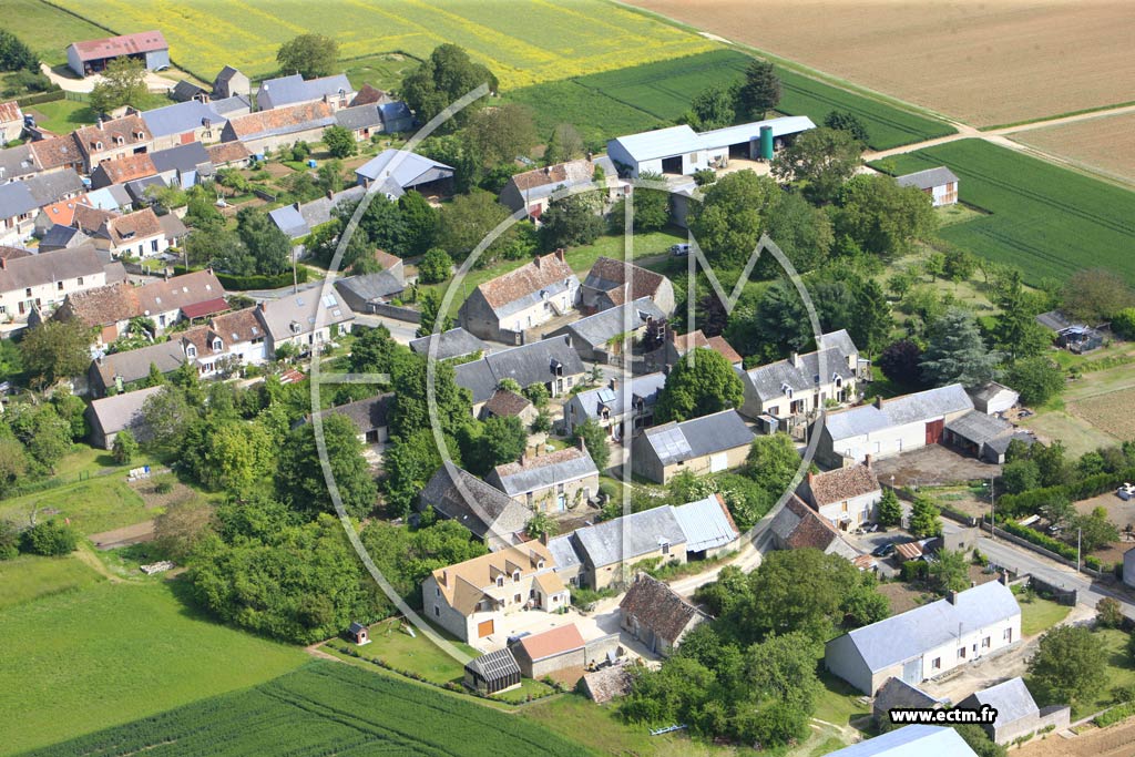 Photo arienne de La Chapelle-Saint-Martin-en-Plaine (Le Villiers)
