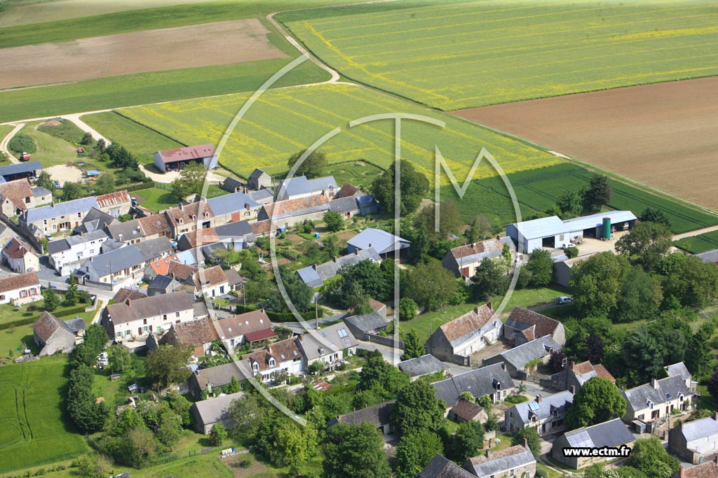 Photo arienne de La Chapelle-Saint-Martin-en-Plaine (Le Villiers)