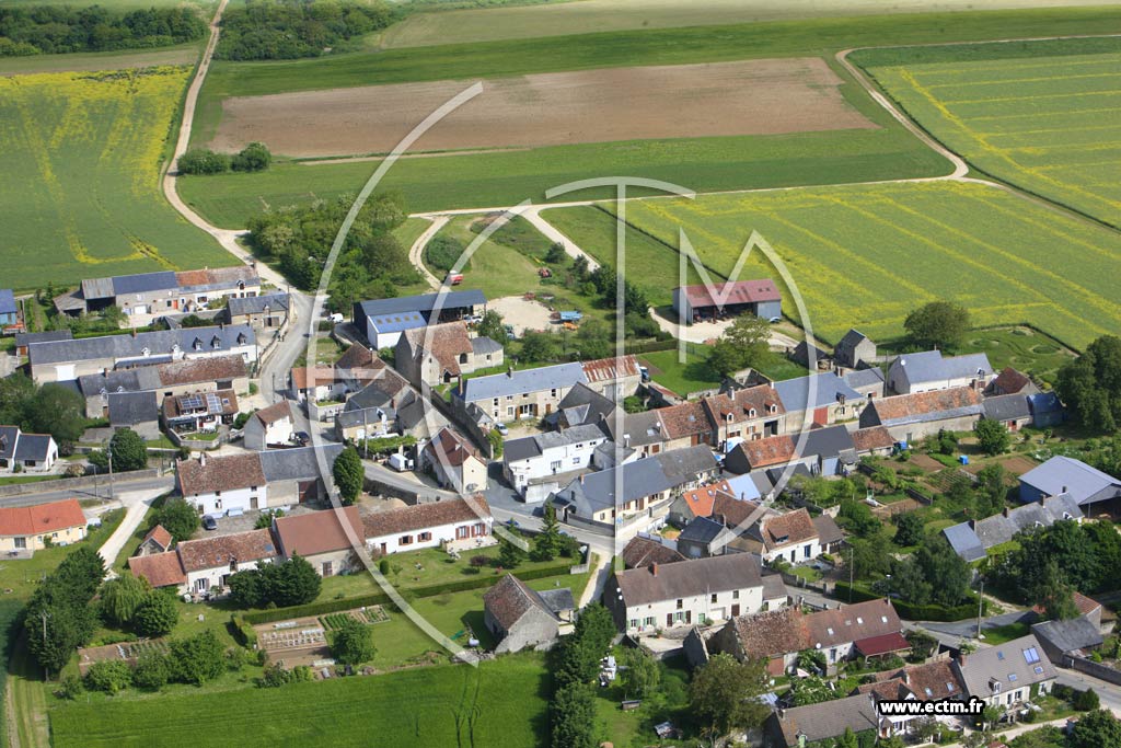 Photo arienne de La Chapelle-Saint-Martin-en-Plaine (Le Villiers)