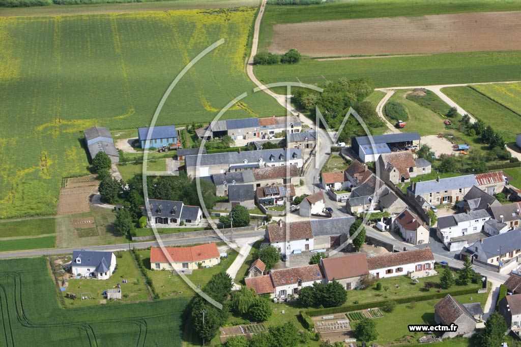 Photo arienne de La Chapelle-Saint-Martin-en-Plaine (Le Villiers)