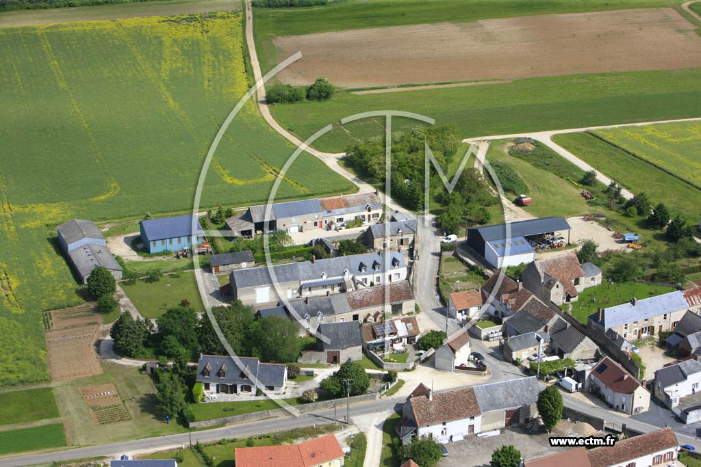 Photo arienne de La Chapelle-Saint-Martin-en-Plaine (Le Villiers)
