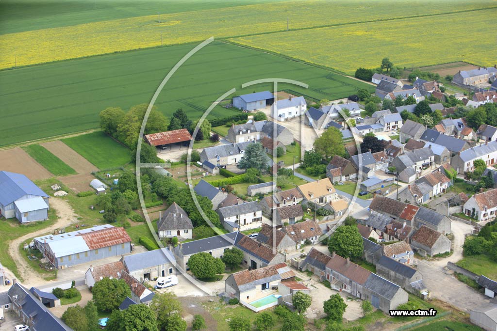Photo arienne de La Chapelle-Saint-Martin-en-Plaine (Villefriou)