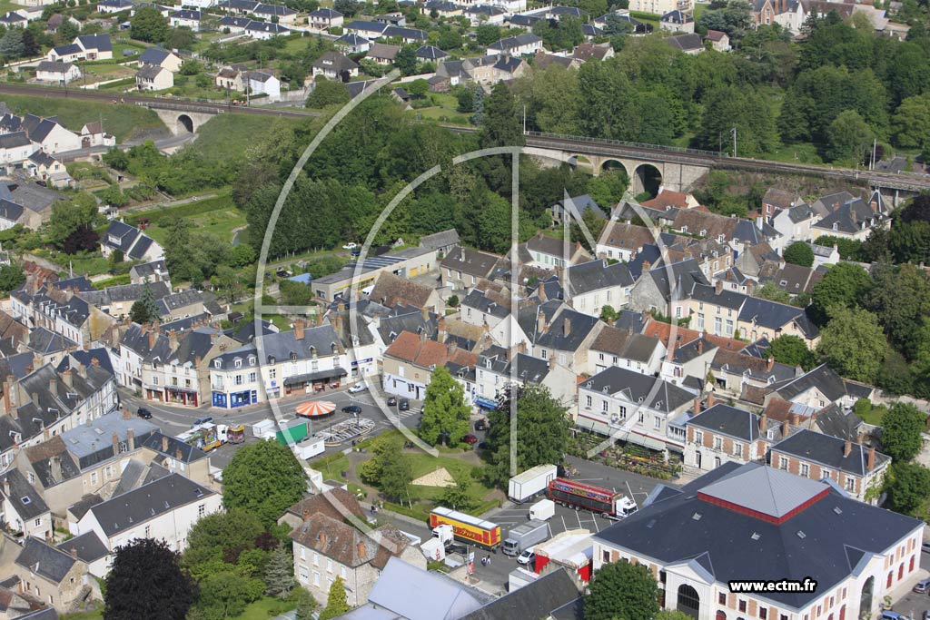 Photo arienne de Mer (Centre ville)