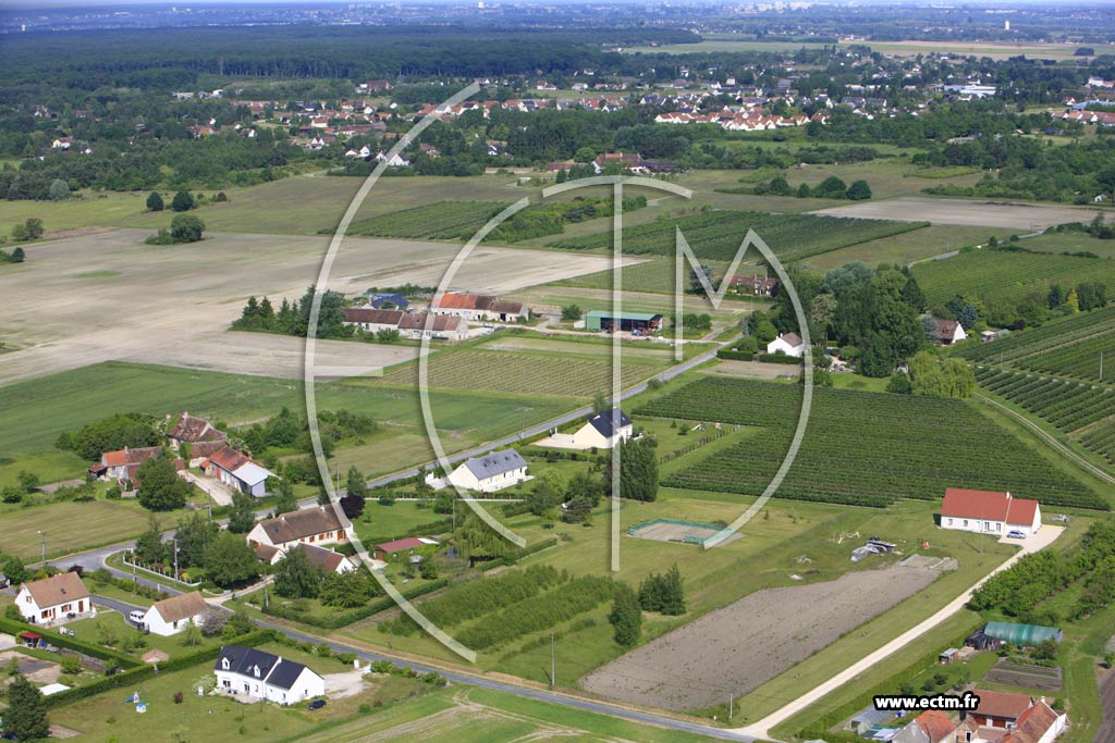 Photo arienne de Mont-Prs-Chambord (Meneuil)