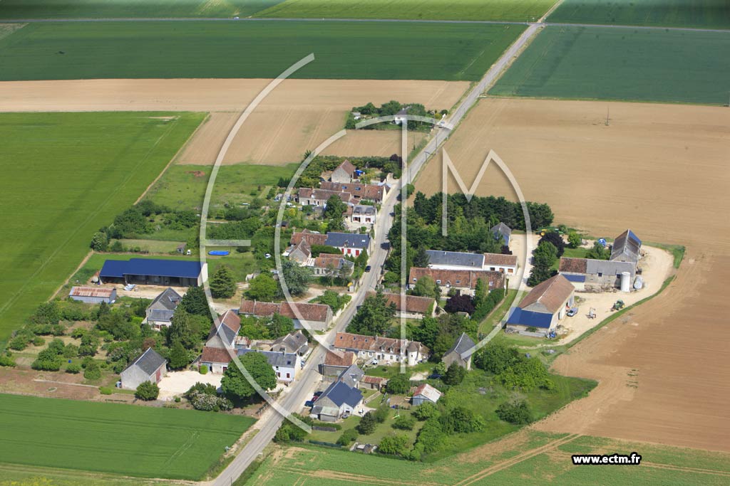 Photo arienne de Oucques (Villegomblain)