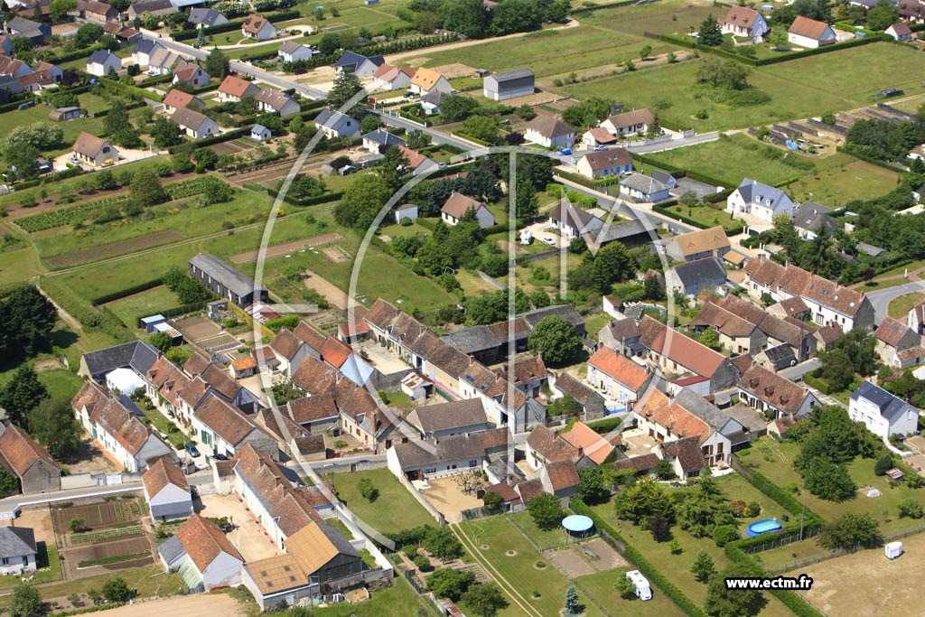 Photo arienne de Saint-Claude-de-Diray (Morest)