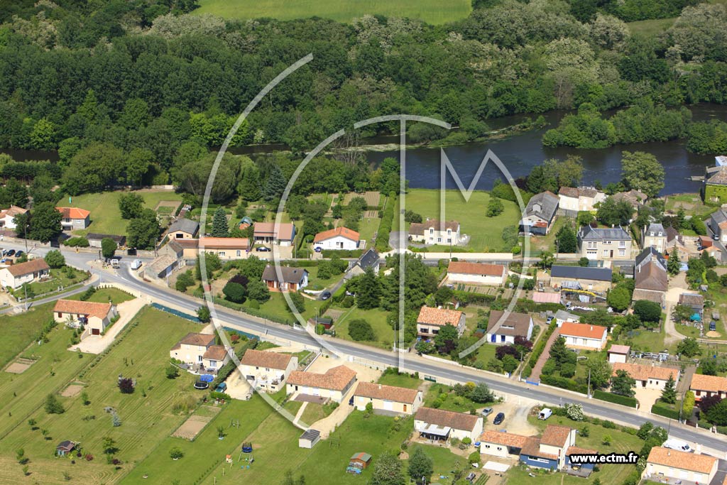 Photo arienne de Bonneuil-Matours (Centre)