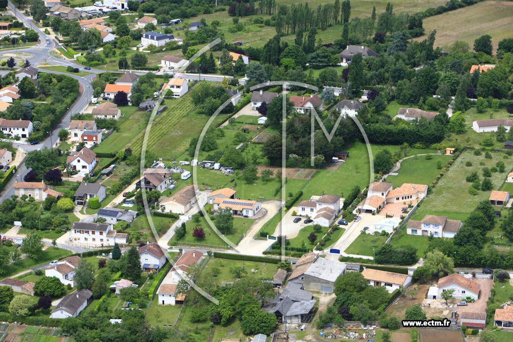 Photo arienne de Fontaine-le-Comte (Chaumont)