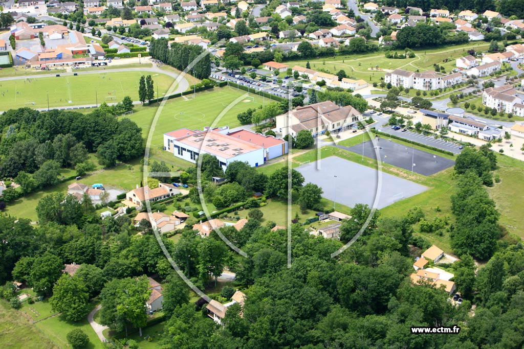 Photo arienne de Fontaine-le-Comte (Chaumont)