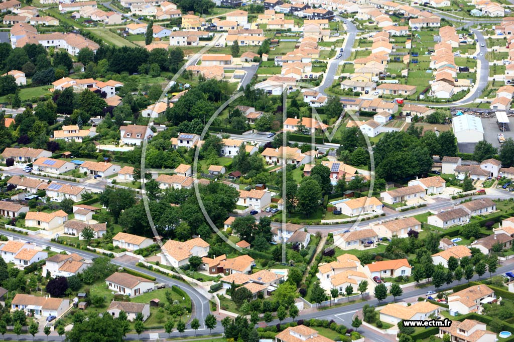 Photo arienne de Fontaine-le-Comte (Chaumont)