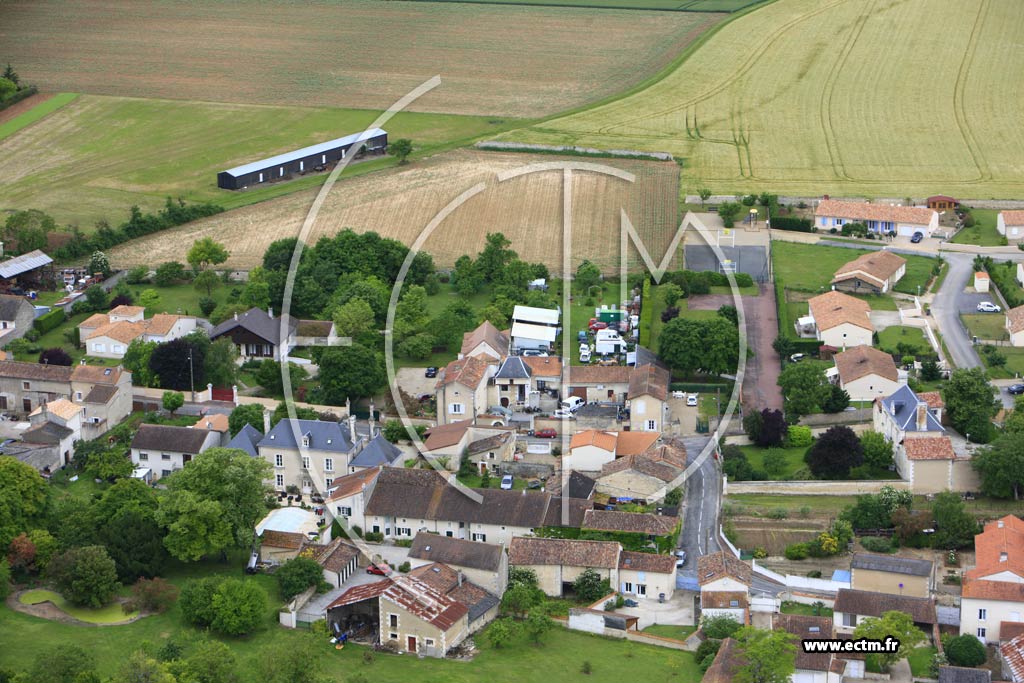 Photo arienne de Jaunay-Clan (Louneuil)